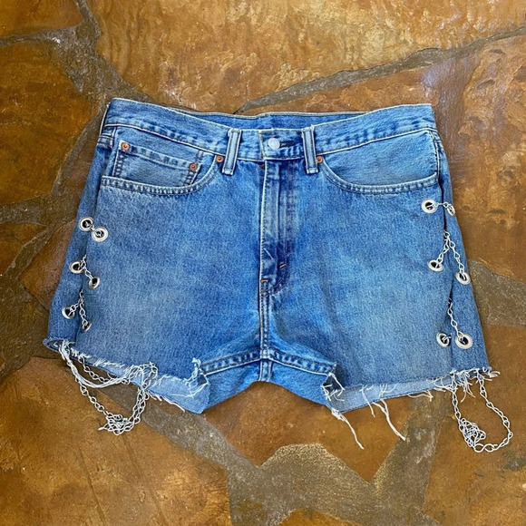 Urban Outfitters Urban Renewal Levi's Side Chain Shorts - Picture 3 of 7